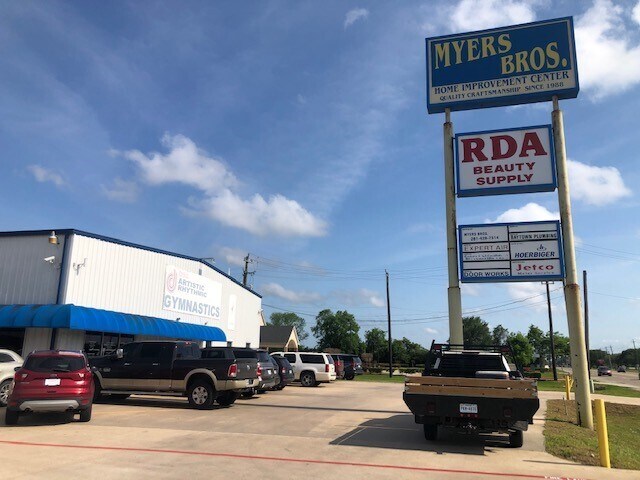 5548 North Main St, Baytown, TX à louer - Photo du bâtiment - Image 2 de 10