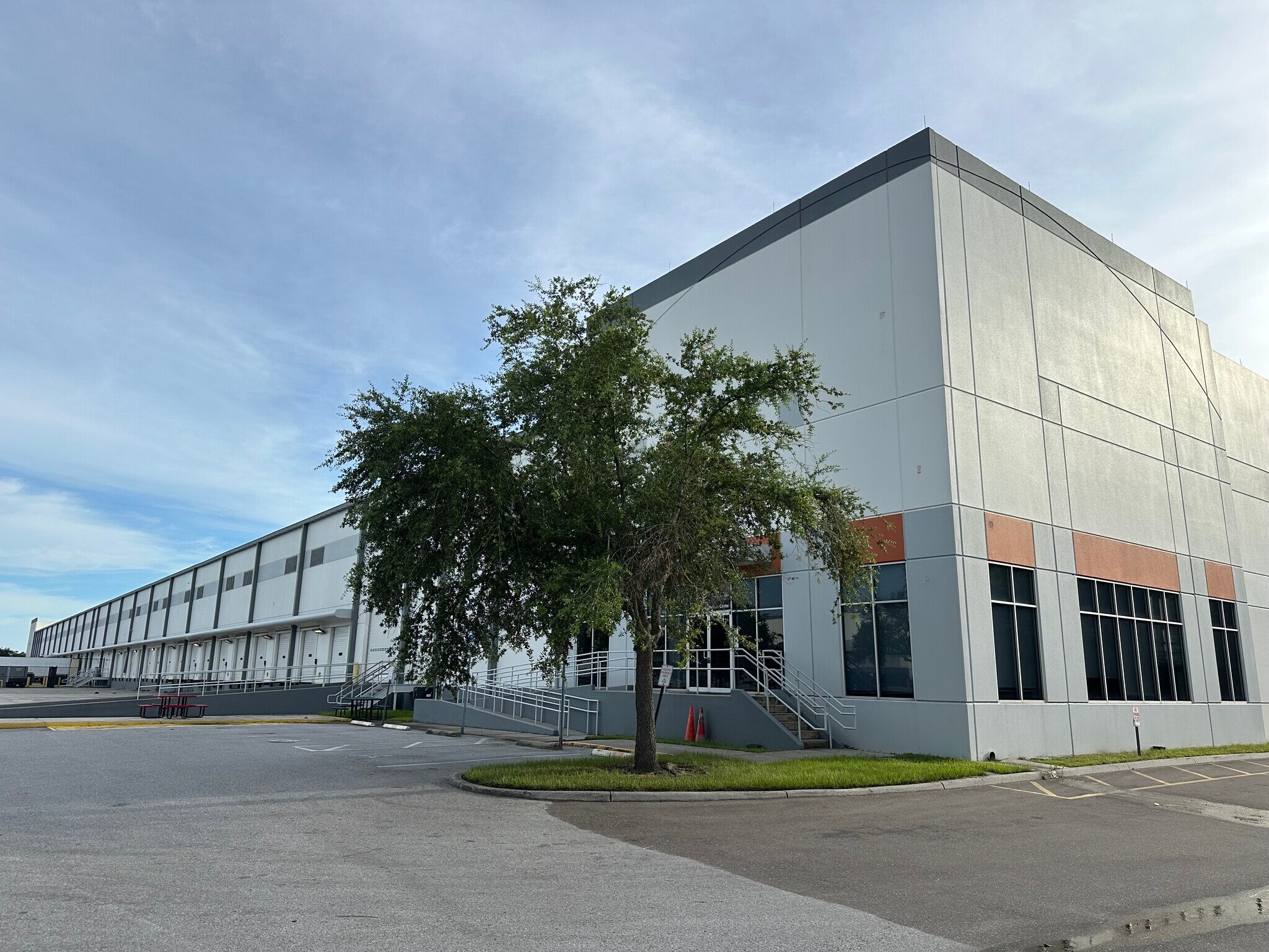4409-4443 Madison Industrial Ln, Tampa, FL à louer Photo du bâtiment- Image 1 de 12