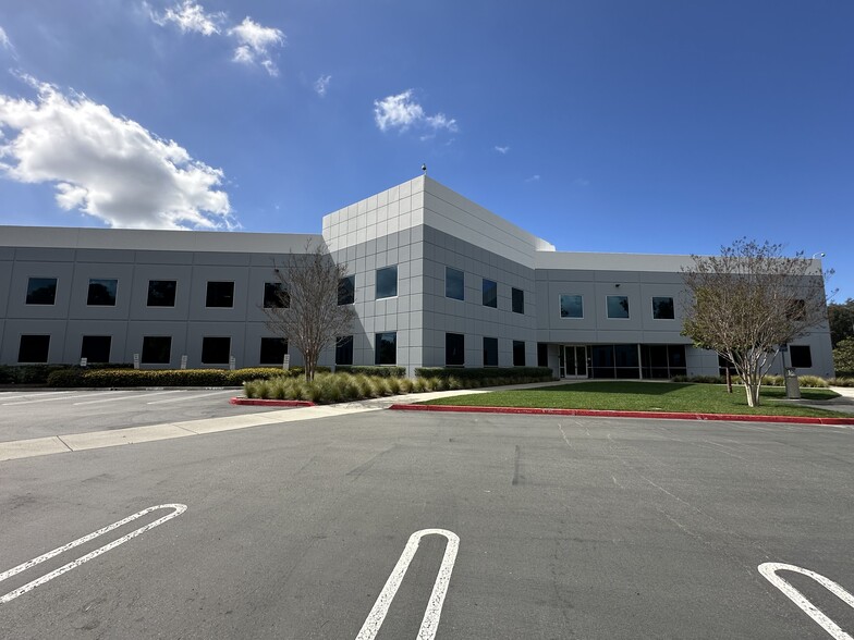 2611 Business Park Dr, Vista, CA for lease - Building Photo - Image 1 of 2