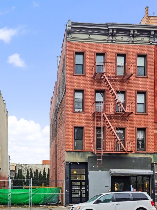 More details for 954 Manhattan Ave, Brooklyn, NY - Multifamily for Sale