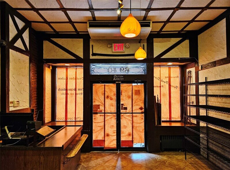 6940 Myrtle Ave, Glendale, NY à louer - Photo du bâtiment - Image 2 de 16