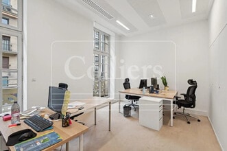 60 Rue Jouffroy D'Abbans, Paris à louer Photo du bâtiment- Image 1 de 7