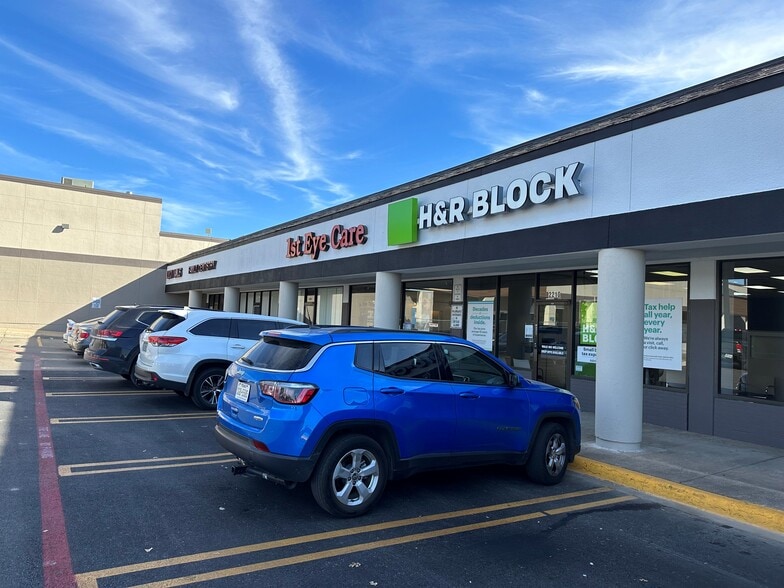 2200 W Shady Grove Rd, Irving, TX for lease - Building Photo - Image 3 of 5