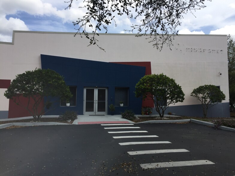 385 S Pearl Lake Cswy, Altamonte Springs, FL for sale - Building Photo - Image 2 of 9