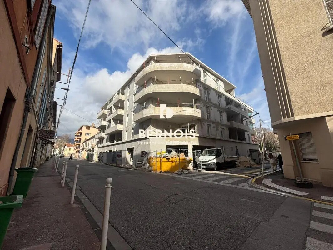 Commerce de détail dans Toulon à vendre Photo du bâtiment- Image 1 de 3