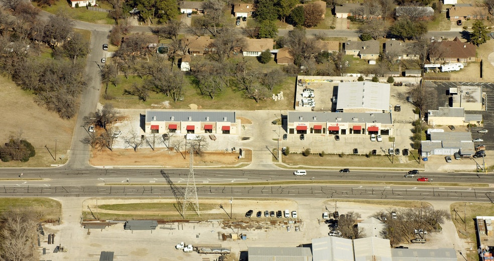 1220-1222 W Hurst Blvd, Hurst, TX for lease - Primary Photo - Image 1 of 15