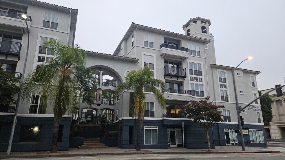 325 E Cordova St, Pasadena, CA à louer - Photo du bâtiment - Image 1 de 3