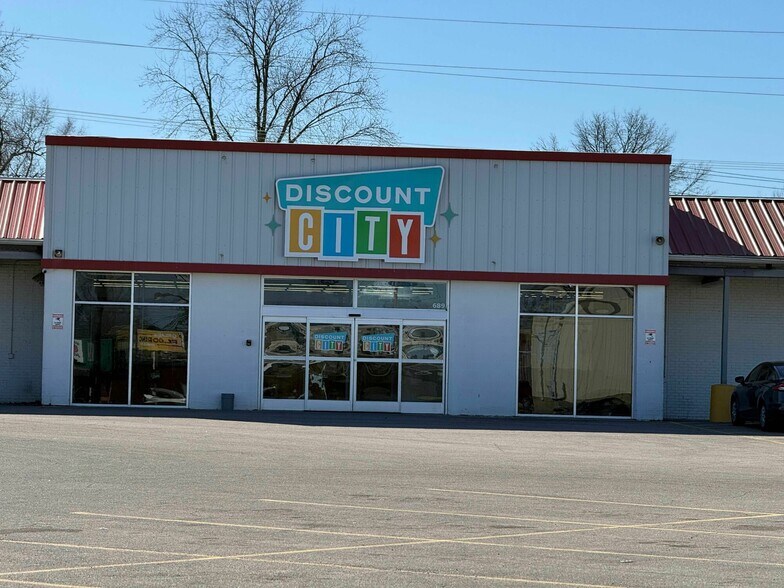 689-699 S Monroe St, Lebanon, MO à vendre - Photo du bâtiment - Image 2 de 20