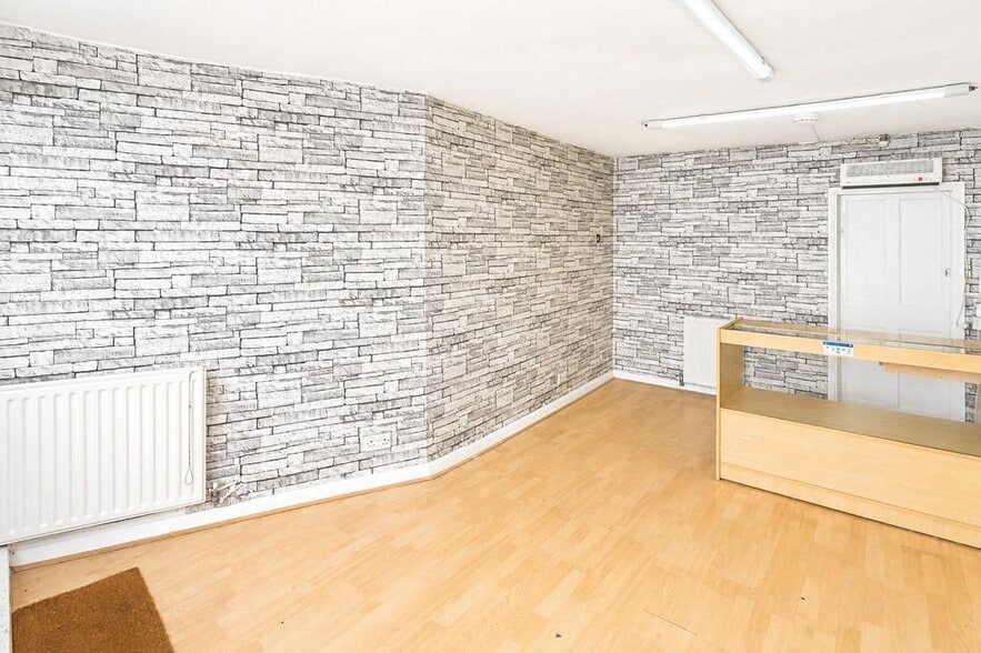 140 East St, South Molton for lease - Building Photo - Image 3 of 4