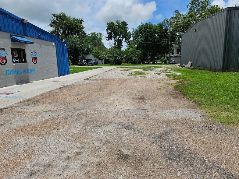 1004 N Velasco St, Angleton, TX à louer - Photo du bâtiment - Image 2 de 12
