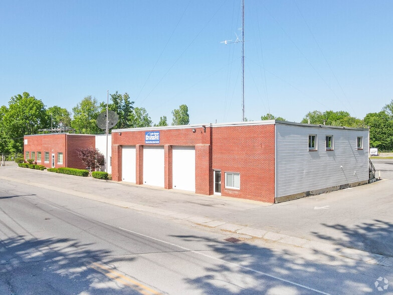 238 Bay St, Queensbury, NY for lease - Primary Photo - Image 1 of 34