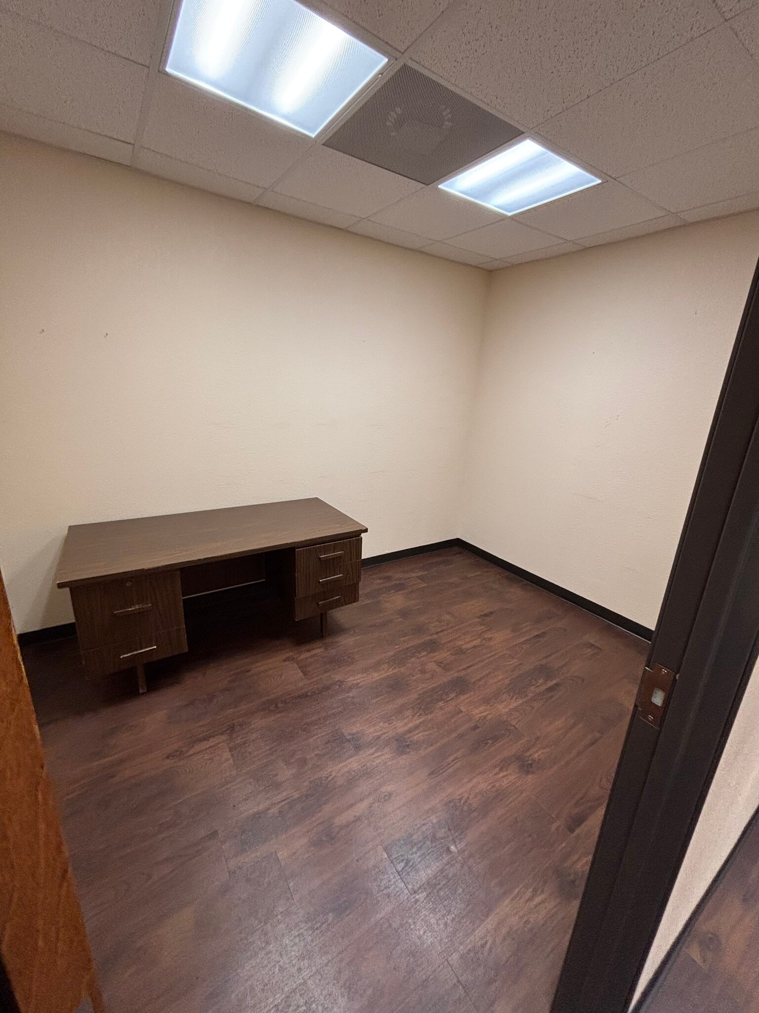 138 E Mistletoe Ave, San Antonio, TX for lease Building Photo- Image 1 of 1