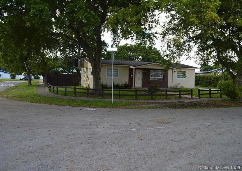 200 N 69th Ter, Hollywood, FL for sale - Primary Photo - Image 1 of 1