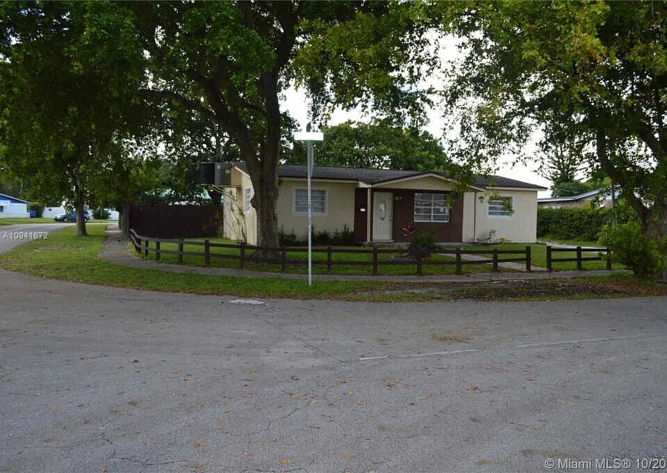 200 N 69th Ter, Hollywood, FL à vendre Photo principale- Image 1 de 2