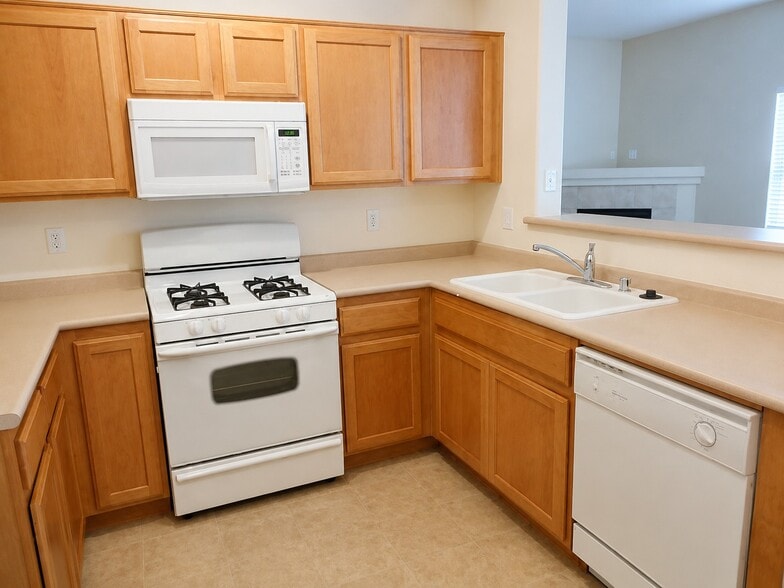 4 condo Las Vegas Portfolio Sale portfolio of 4 properties for sale on LoopNet.ca - Building Photo - Image 3 of 6