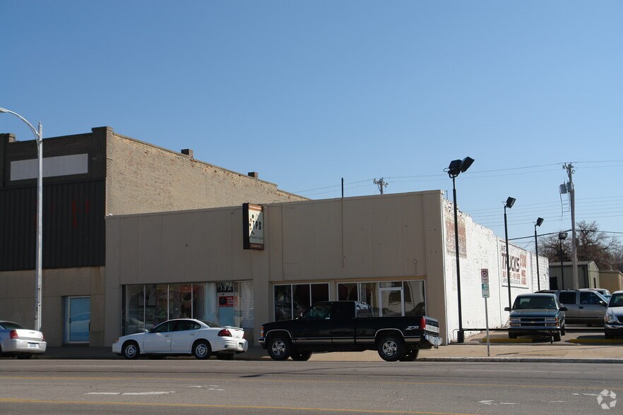1319-1325 E Douglas Ave, Wichita, KS for lease - Building Photo - Image 3 of 23