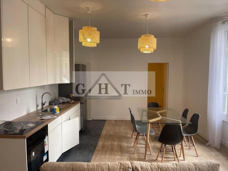 Retail in Orly for lease - Interior Photo - Image 3 of 4