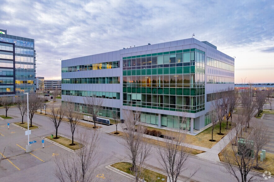 4954 Richard Rd SW, Calgary, AB à louer - Photo du bâtiment - Image 1 de 6