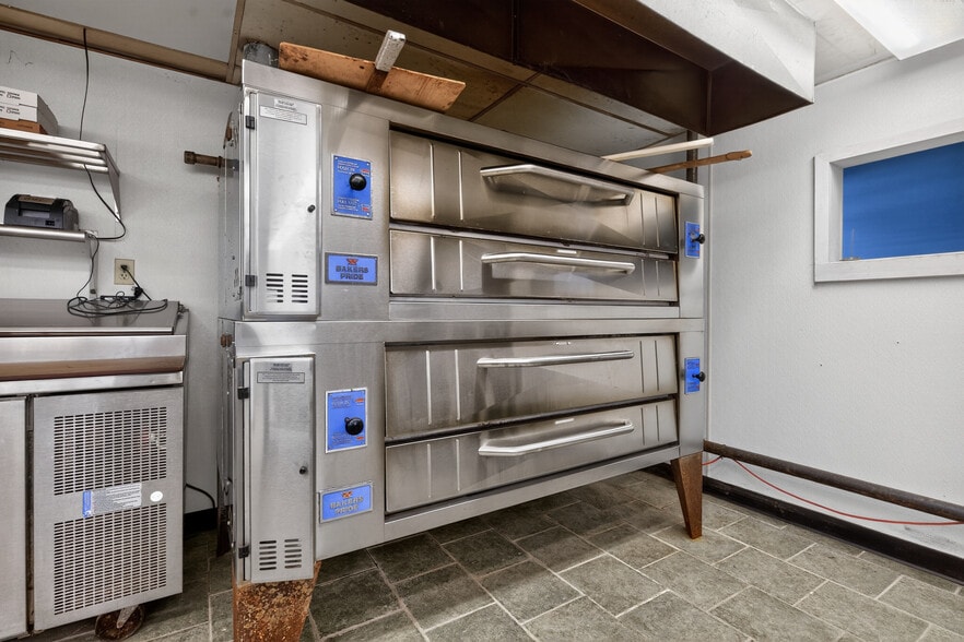 1 Angell Rd, Narragansett, RI for lease - Building Photo - Image 3 of 11