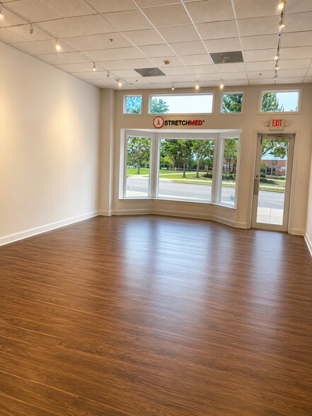 900 Parker Sq, Flower Mound, TX à louer - Photo du bâtiment - Image 2 de 5