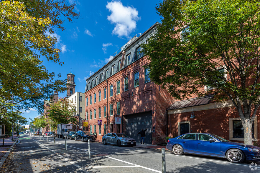 12 Arrow St, Cambridge, MA à vendre - Photo principale - Image 1 de 1