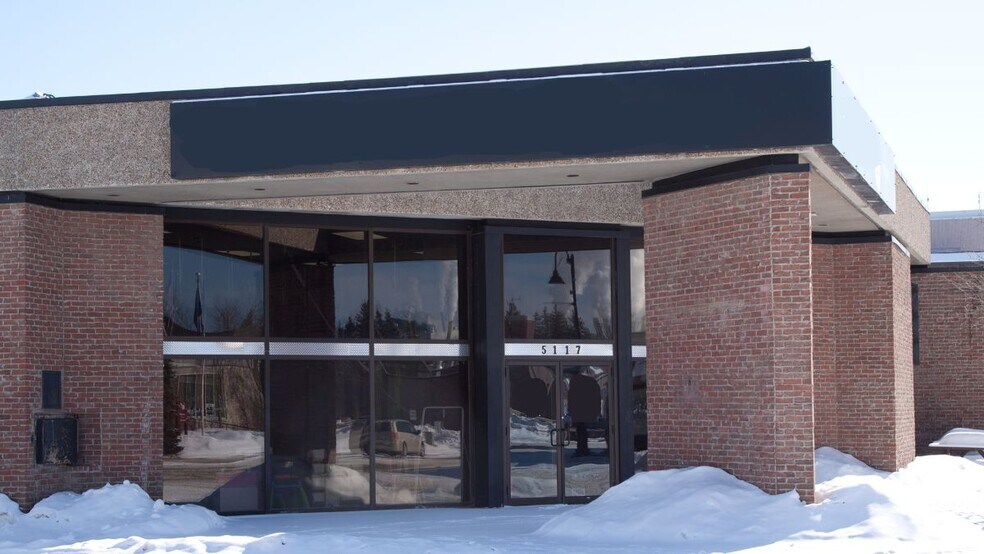 5117 50 St, Whitecourt, AB à louer - Photo du bâtiment - Image 2 de 2
