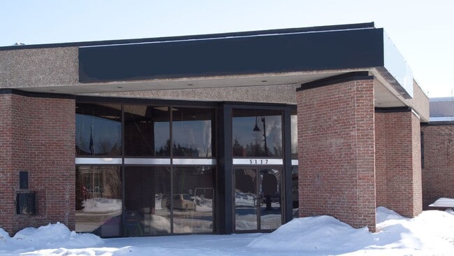 Plus de détails pour 5117 50 St, Whitecourt, AB - Commerce de détail à louer