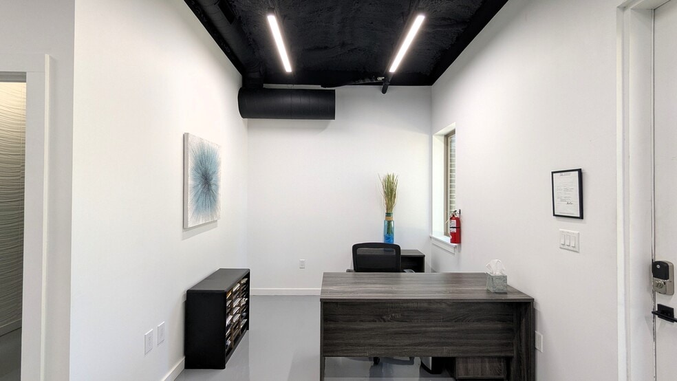 208 S Cottonwood Dr, Richardson, TX for lease - Interior Photo - Image 3 of 10