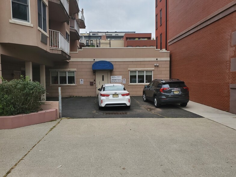 44 Bright St, Jersey City, NJ for lease - Building Photo - Image 1 of 2