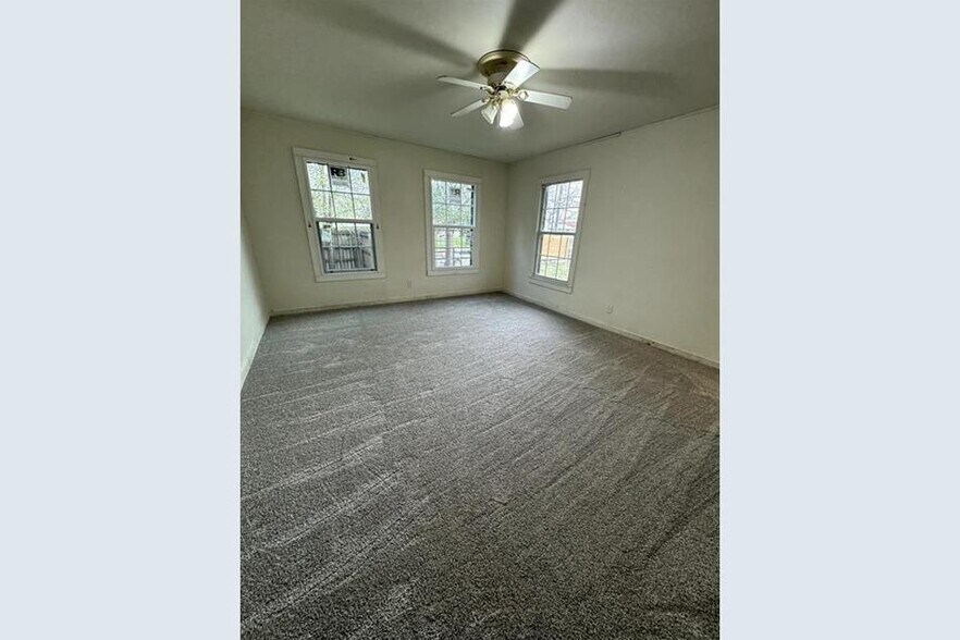 204 Bowser St, Rockdale, TX à vendre - Photo intérieure - Image 3 de 9