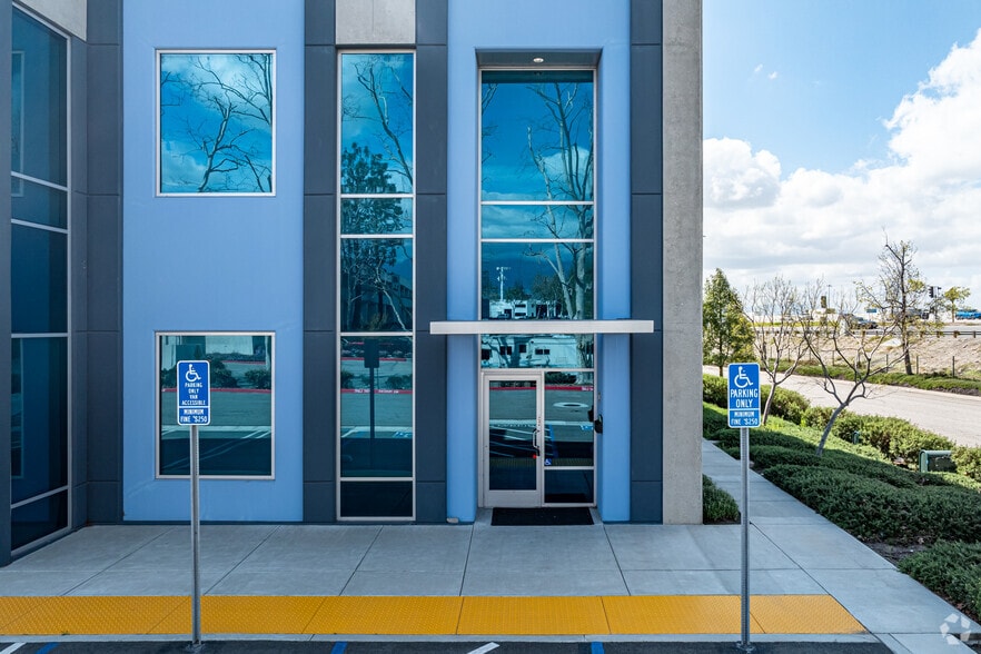 9455 Hyssop Dr, Rancho Cucamonga, CA for lease - Building Photo - Image 2 of 7