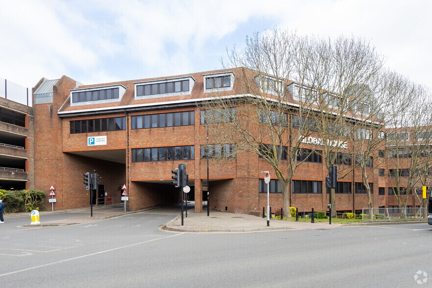 Ashley Ave, Epsom à louer - Photo du bâtiment - Image 2 de 9