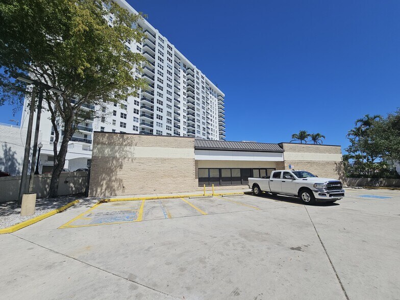 3301 NE 30th St, Fort Lauderdale, FL à vendre - Photo du bâtiment - Image 2 de 2
