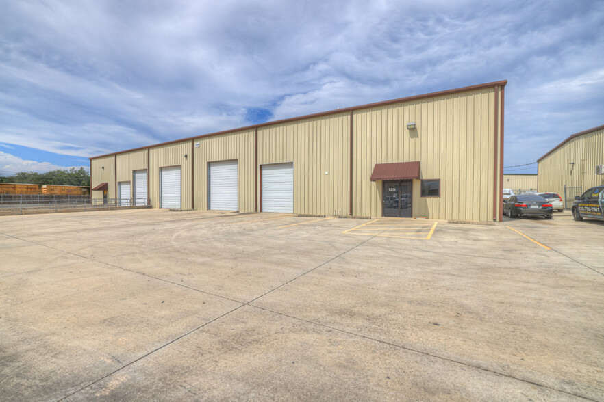 3526 Tx-337 Loop, New Braunfels, TX for lease - Building Photo - Image 1 of 27