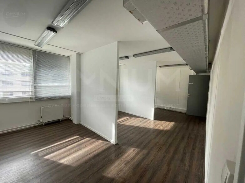 Office in Villeurbanne for lease - Interior Photo - Image 3 of 11