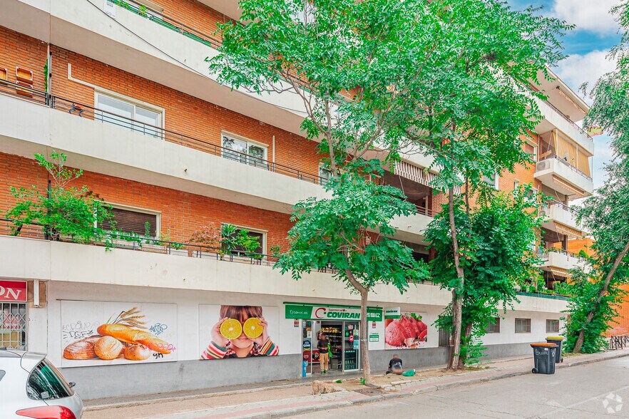 Calle de Velayos, 4, Madrid, Madrid à louer - Photo du bâtiment - Image 2 de 2