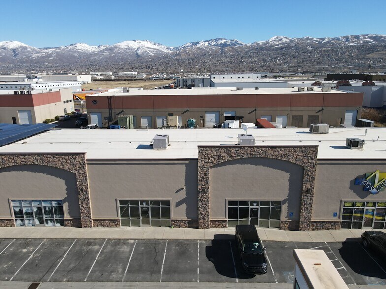 386 N Redwood Rd, North Salt Lake, UT à louer - Photo principale - Image 2 de 7