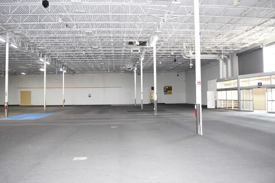 5916 W Loop 289, Lubbock, TX for lease - Building Photo - Image 3 of 12