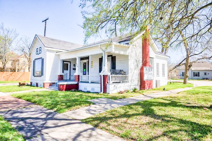 318 E Washington Ave, Navasota, TX à louer - Photo du bâtiment - Image 2 de 12