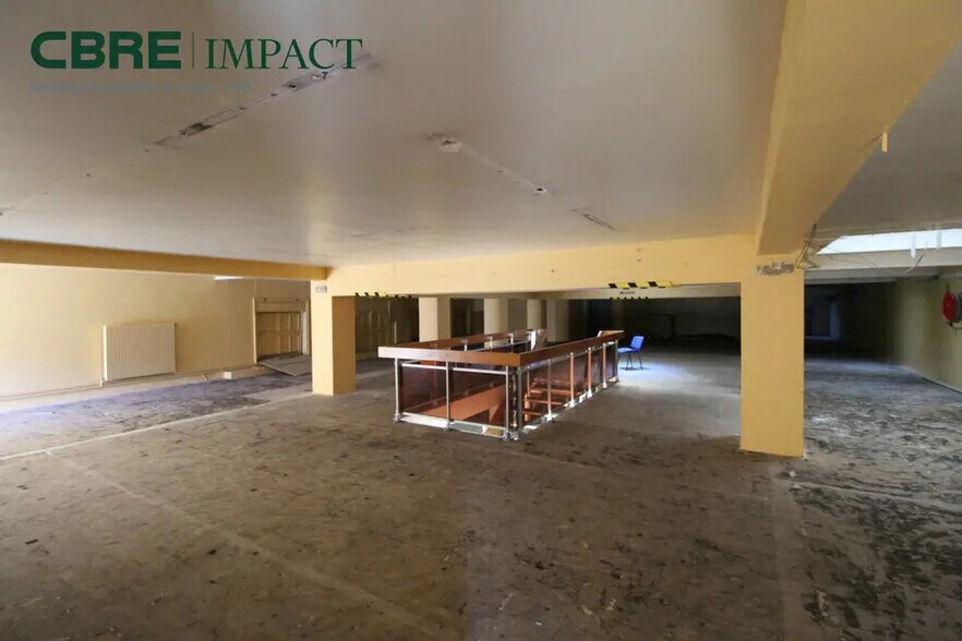 Retail in Reims for lease - Interior Photo - Image 3 of 3