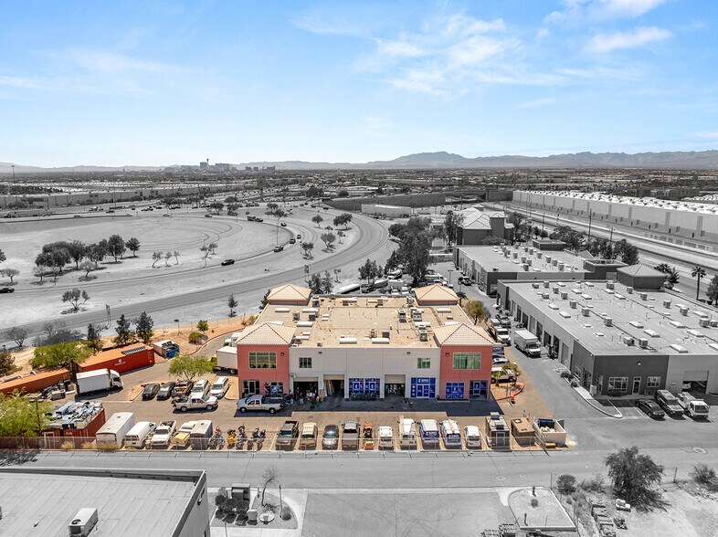 4570 Donovan Way, North Las Vegas, NV à vendre - Photo du bâtiment - Image 3 de 85