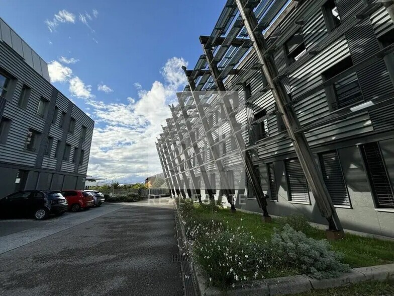 22 Avenue Lionel Terray, Jonage à vendre - Photo du bâtiment - Image 2 de 10