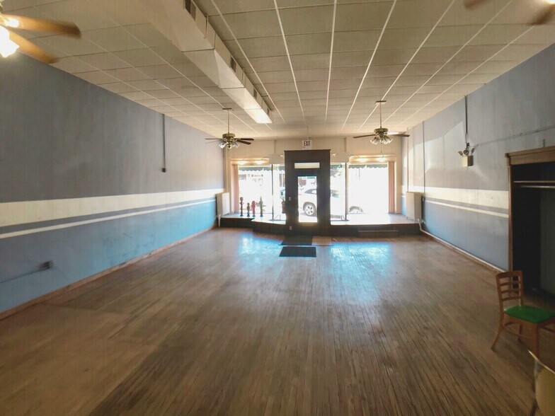 1249 N Green St, McHenry, IL à louer - Photo intérieure - Image 3 de 11