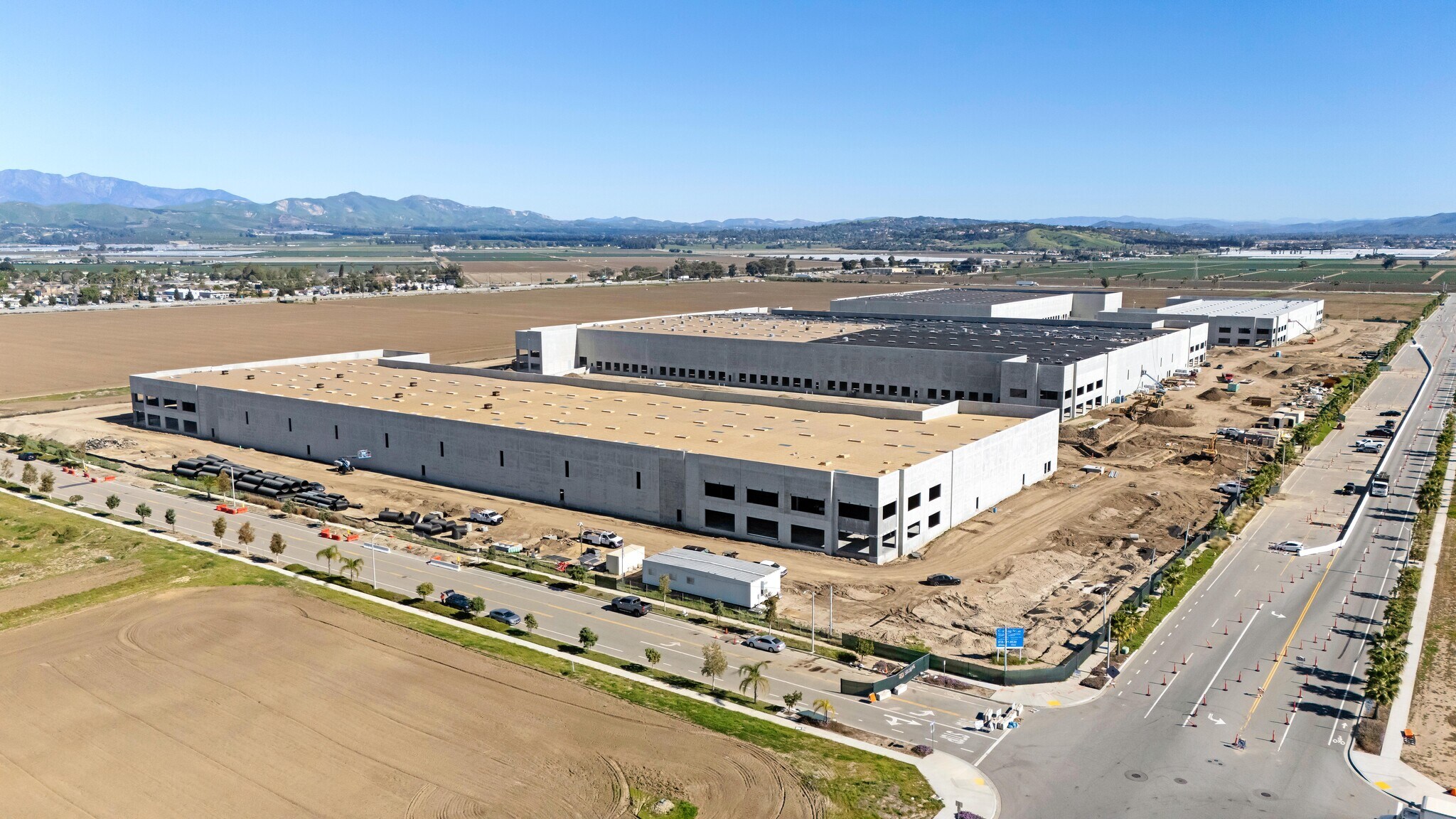 101 Logistics Ctr, Oxnard, CA à louer Photo du bâtiment- Image 1 de 5