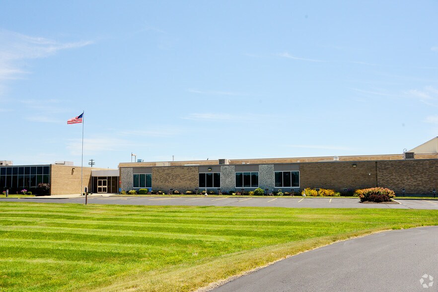 7375 Industrial Rd, Florence, KY à louer - Photo du bâtiment - Image 2 de 6