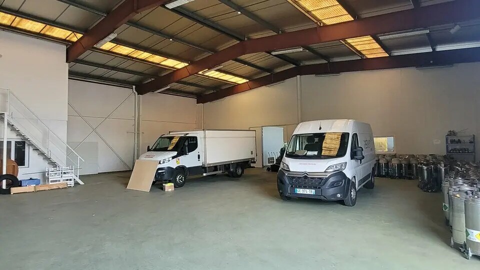 Flex in Rouen for lease - Interior Photo - Image 3 of 13