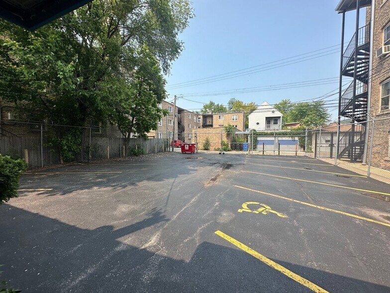 4655 N Elston Ave, Chicago, IL à louer - Photo du bâtiment - Image 2 de 7