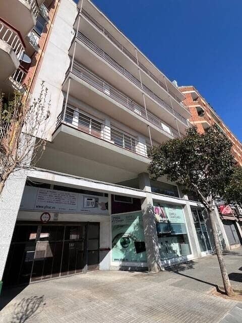 Office in Barberà del Vallès, Barcelona for lease Primary Photo- Image 1 of 3