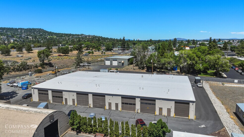 1560 NE 1st St, Bend, OR à vendre - Photo du bâtiment - Image 2 de 14