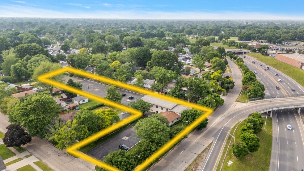 20789 Harper Ave, Harper Woods, MI à vendre - Photo du bâtiment - Image 3 de 17